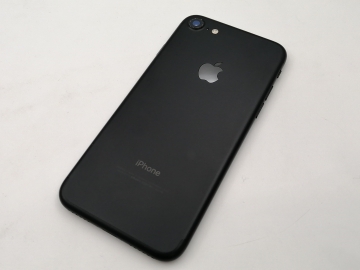Apple au 【SIMロック解除済み】 iPhone 7 32GB ブラック MNCE2J/A