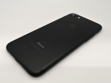 Apple docomo 【SIMロック解除済み】 iPhone 7 32GB ブラック MNCE2J/A